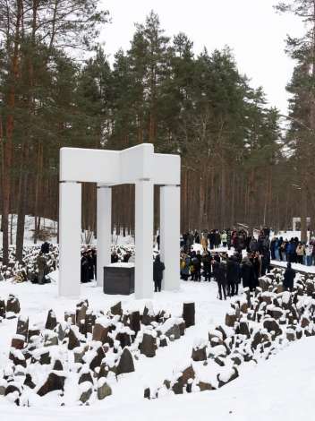 Biķernieku memoriālā piemin Holokausta upurus